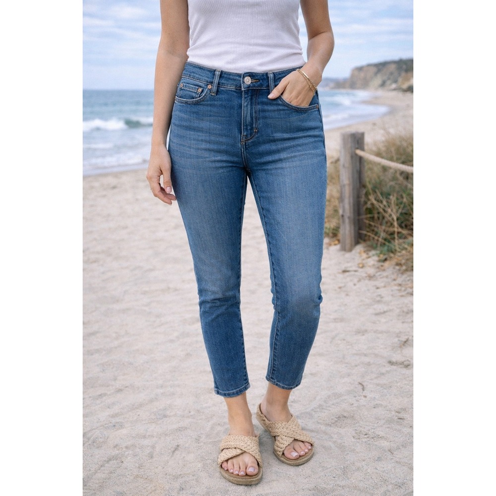 High-Rise Slim Straight Women's Jeans in Medium Blue